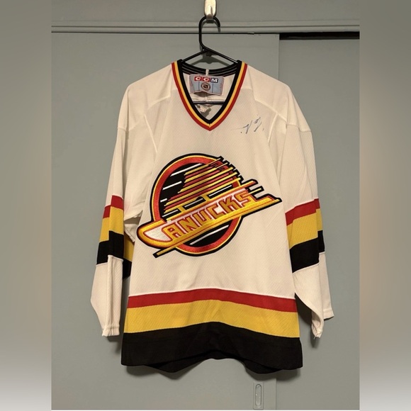 CCM Vancouver Canucks Original Autographed Hockey Jersey White